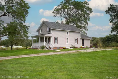204 Pine River Rd, Kimball, MI 48074