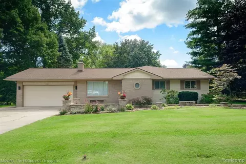 3061 Grouse St, Wixom, MI 48393