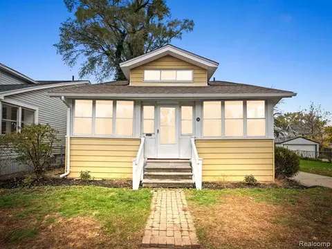 281 Ardmore Dr, Ferndale, MI 48220