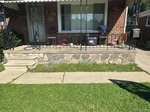 25684 Normandy St, Roseville, MI 48066