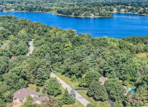 4419 Cranbrook Trl, Orchard Lake Village, MI 48323