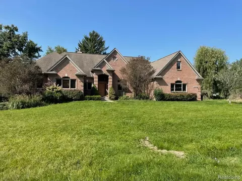 28309 Green Castle Rd, Farmington Hills, MI 48334