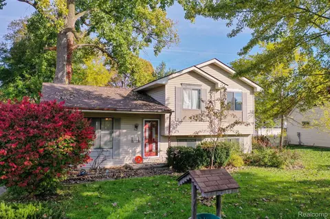 742 Cardinal, Howell, MI 48843