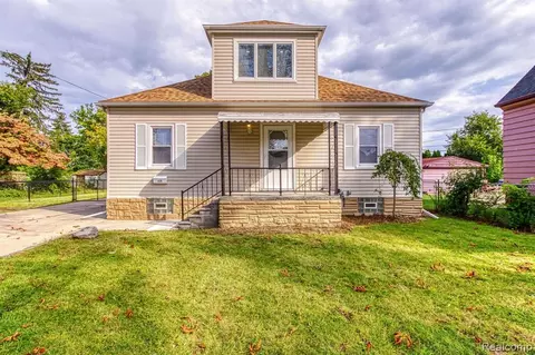 428 Cedar St, Wyandotte, MI 48192