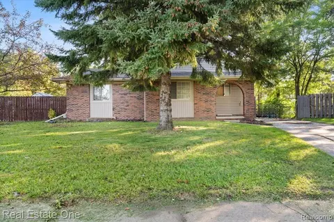 23616 Trail Ridge Dr, Romulus, MI 48174