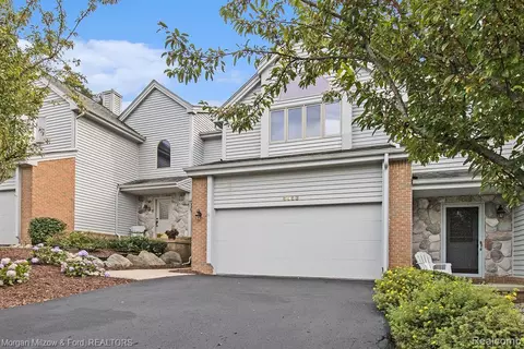 6553 Scenic Pines Ct, Clarkston, MI 48346