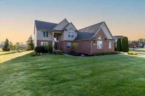 1967 Howland Blvd, White Lake, MI 48386