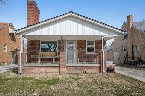 13426 Oakdale St, Southgate, MI 48195
