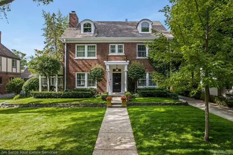 781 Bedford Rd, Grosse Pointe Park, MI 48230