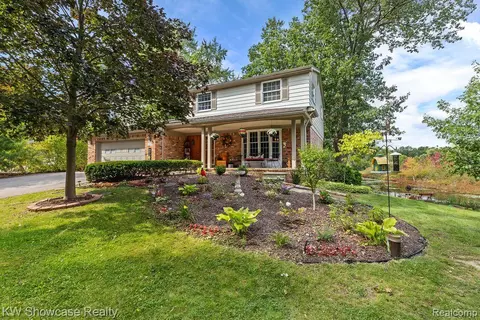 6069 Huxley St, Commerce Twp, MI 48382
