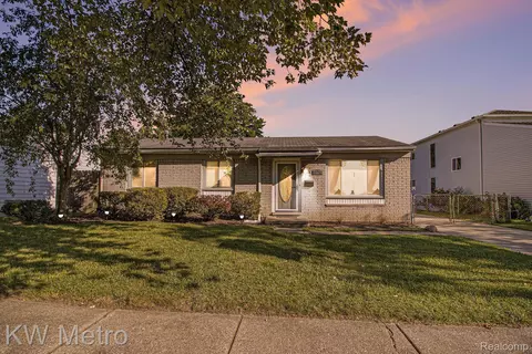 38710 Monmouth St, Westland, MI 48186