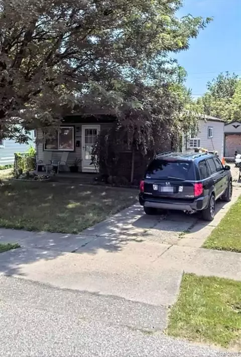 20214 Woodward St, Clinton Township, MI 48035