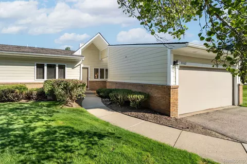35262 Meadow Ln, Farmington Hills, MI 48335