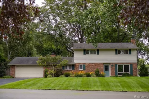 5031 Harriett Dr, Jackson, MI 49203