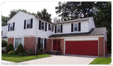 20488 Danbury Ln, Harper Woods, MI 48225