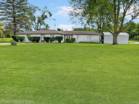 9620 Chubb Rd, Northville, MI 48167