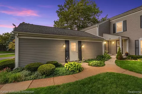 2626 Williamsburg Cir #60, Auburn Hills, MI 48326
