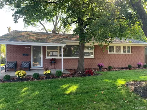 2531 Norwood Rd, Trenton, MI 48183