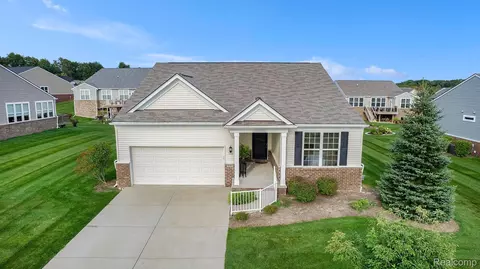 9333 Saint Andrews Dr, Grand Blanc, MI 48439