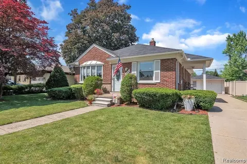8914 Park Ave, Allen Park, MI 48101