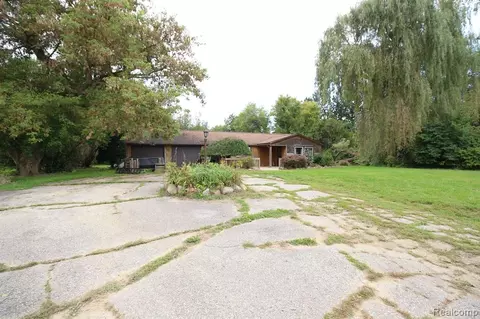 6679 Jones Rd, North Branch, MI 48461