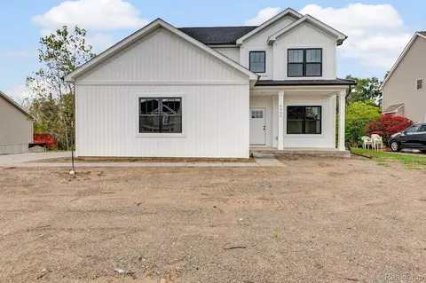 4101 Cedar, Grand Blanc, MI 48439