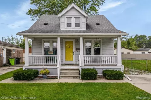 27547 Brinker St, Roseville, MI 48066