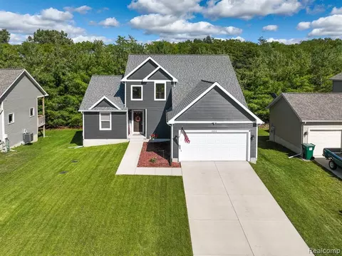 5212 Autumn Kirsten Cir, Fowlerville, MI 48836
