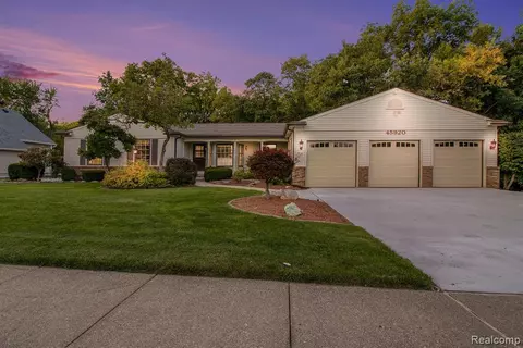 45920 Green Valley Rd, Plymouth, MI 48170