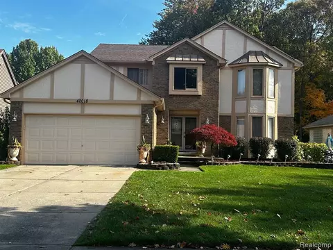 42018 Duxbury Dr, Sterling Heights, MI 48313