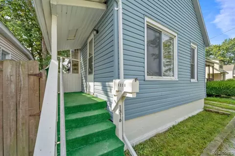 1316 Miller St, Port Huron, MI 48060