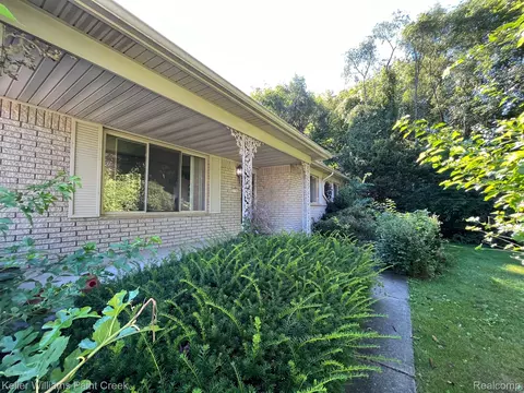 3790 Fernleigh Dr, Troy, MI 48083