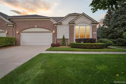 1424 Copper Cir # 10, Rochester, MI 48306