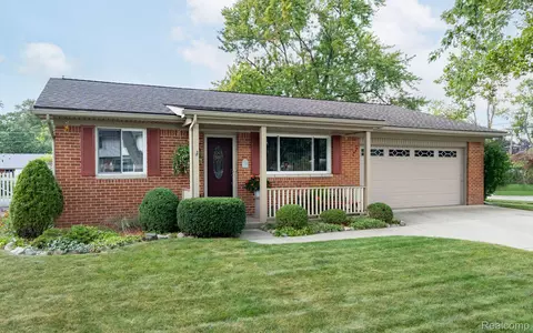14497 Ronnie Ln, Livonia, MI 48154