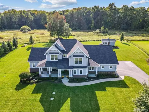 5239 Birch Dr, Davisburg, MI 48350