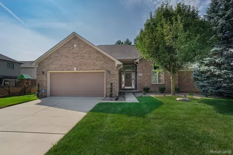 3173 Rabeeh Dr, Auburn Hills, MI 48326