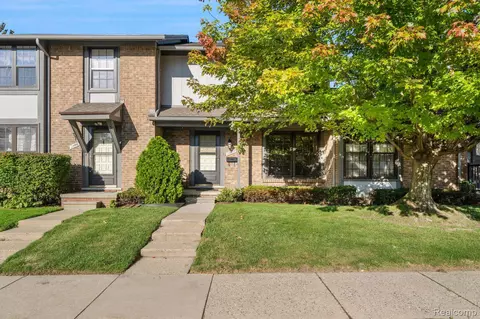 24977 Greenhill Rd, Warren, MI 48091