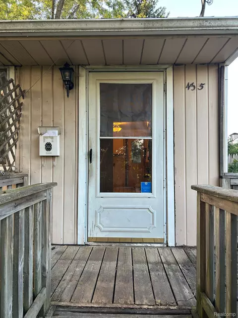 435 1st Ave, Pontiac, MI 48340