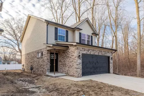17740 Lange Ave, Brownstown, MI 48174