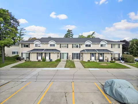 8665 Winchester Dr, Sterling Heights, MI 48313