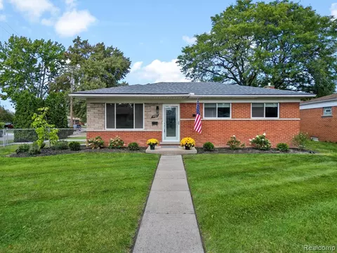 4467 Buckingham Dr, Warren, MI 48092