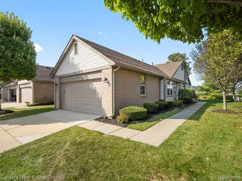 16241 Scenic Dr #23, Clinton Township, MI 48038
