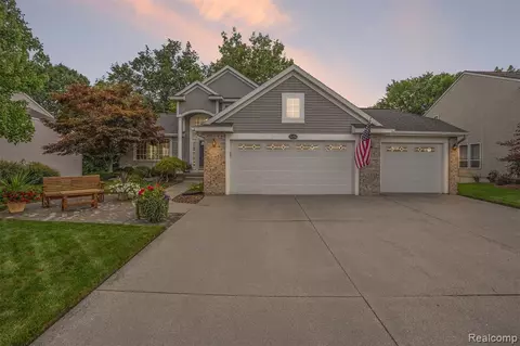5456 E Heathwood Dr SE, Grand Rapids, MI 49512