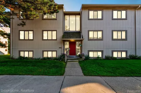 1683 Riverside Dr 5 1683 Dr #5, Rochester Hills, MI 48309