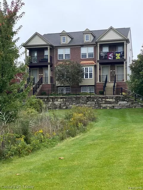 28037 Hopkins Dr #315, Novi, MI 48377