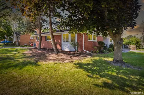 18835 Westmore St, Livonia, MI 48152