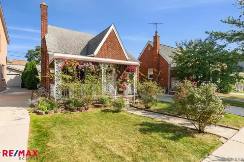 6950 Steadman St, Dearborn, MI 48126