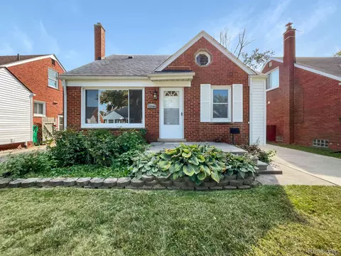 22944 Gaukler St, Saint Clair Shores, MI 48080