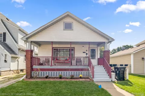 697 Kings Hwy, Wyandotte, MI 48192