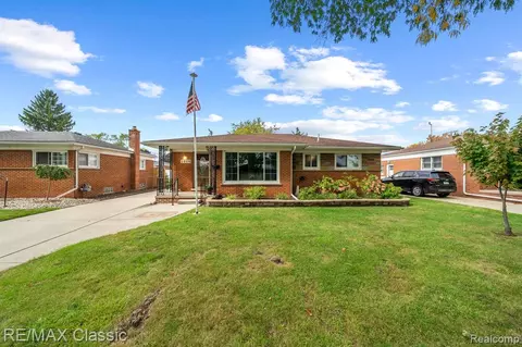 1908 Grange Rd, Trenton, MI 48183